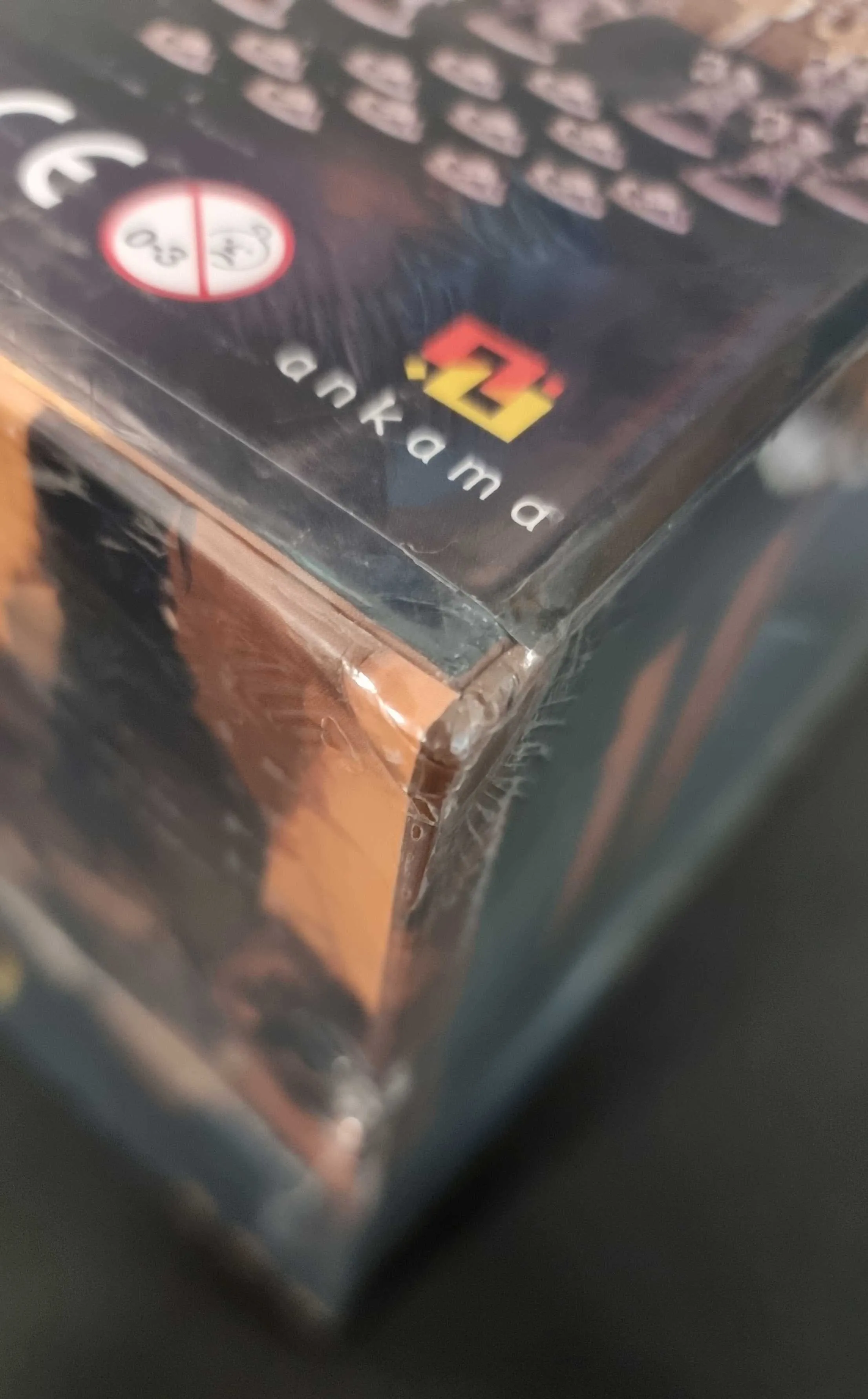 Arkeis - damaged box