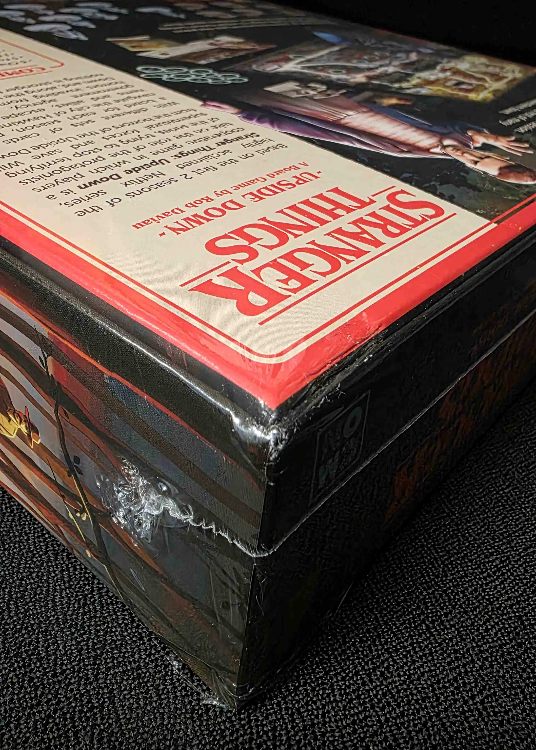 Stranger Things Upside Down - damaged box